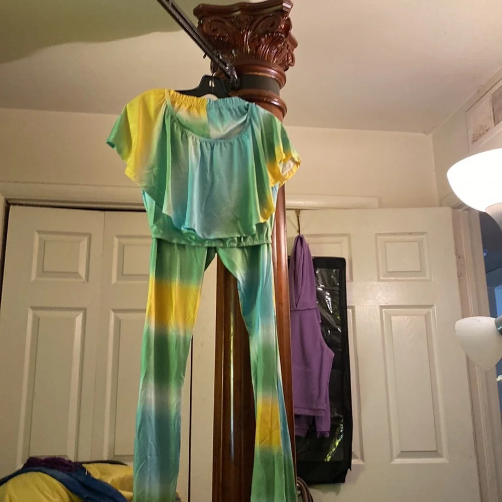 Yellow and green nice 2 PCs pant suit off the shoulders - Picture 8 of 8